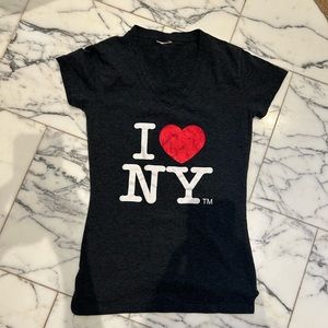 NY shirt New York heart top size XS black short sleeve v neck red heart
